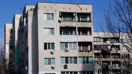 Законови промени позволяват общото събрание в блока да се провежда и онлайн