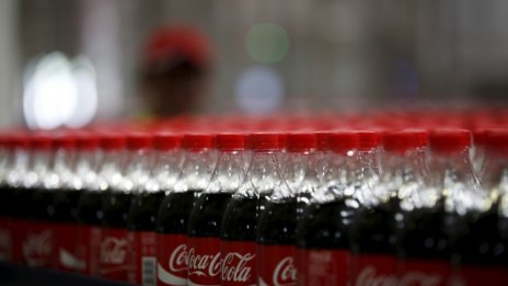 Продажбите на Coca-Cola отчитат спад за четвърто поредно тримесечие