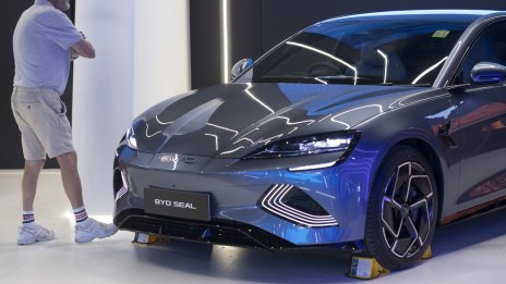 Китайските електромобилни компании отчитат силни продажби през март след бавен старт