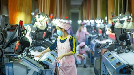Китайското производство се свива въпреки подкрепата от износа