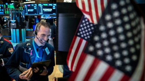 Оптимизмът за отварянето на икономиката изстреля Dow с над 550 пункта