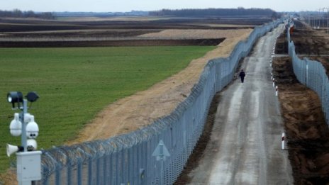 Унгария се бори с нелегалната миграция с високотехнологична ограда