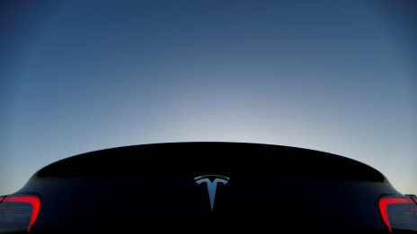 Профсъюзи и политици в Германия атакуваха Tesla заради работната ѝ политика