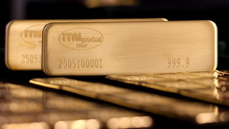 Анализатор: Очаква се поевтиняване на долара и нов ръст в цената на златото