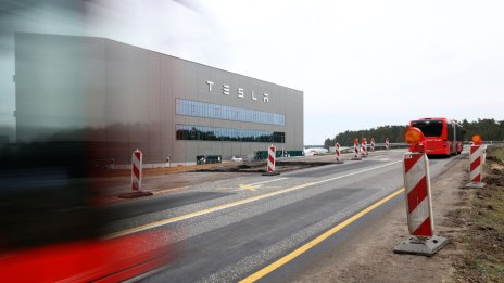 Неуспехите на Tesla като предупреждение за традиционните концерни