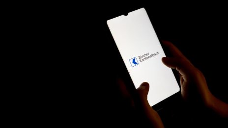 Банкова грешка струва на Цюрих 200 млн. долара и втора заплата за държавните служители