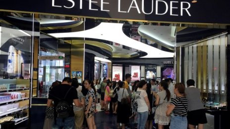 С безмитен рай Китай иска да върне потребителите на луксозни стоки у дома