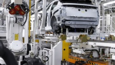 Nissan показа високотехнологичен зелен завод за следващото поколение електромобили
