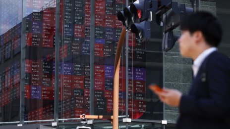 Японският индекс Nikkei падна под границата от 32 хил. пункта за първи път от месец