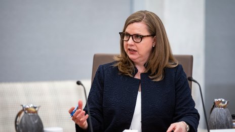 Боуман от Фед: Не трябва да се изключва повишаване на лихвите, ако инфлацията не се забавя