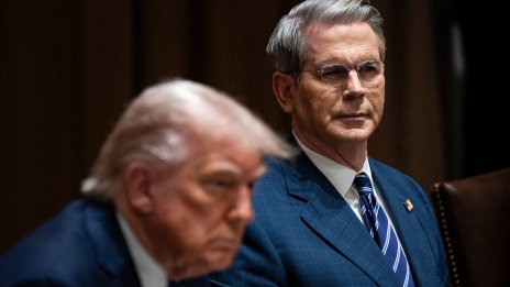 Тръмп в шеговит тон: Ще уволня Бесънт, ако лихвите не бъдат намалени