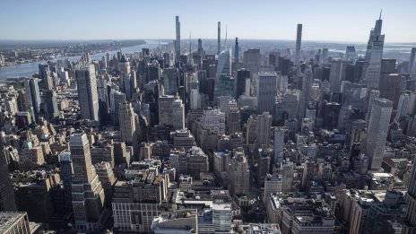 Цените на жилищата в Манхатън са се повишили за пръв път от над година