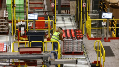 Свиването на частния сектор в еврозоната намалява заради услугите