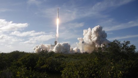 Защо успехът на SpaceX е крайъгълен камък за космическата индустрия