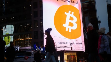 Криптозимата притиска биткойн миньорите, които спешно се нуждаят от АІ