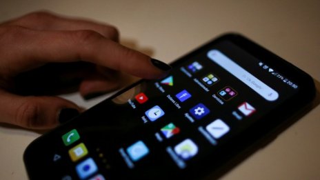 Русия забранява продажбата на смартфони без инсталирани руски приложения