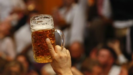 Мюнхен ще ограничи продажбата на бира, ако броят на заразените продължи да расте