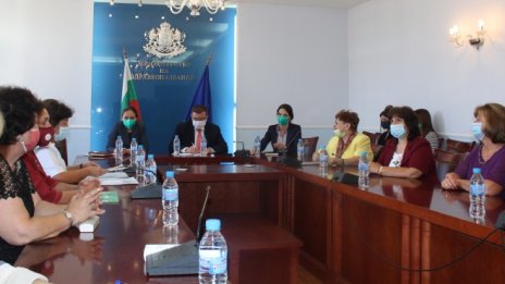 Здравният министър ще търси допълнителни средства за заплати в сектора