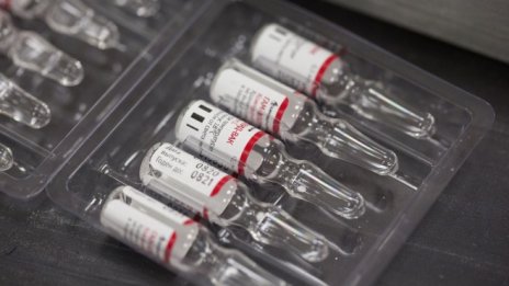 Русия ще одобри втора ваксина срещу коронавирус най-рано през септември