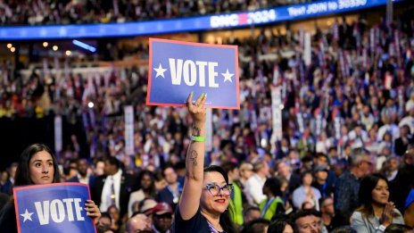 Камала Харис получи официално номинацията за президент на Демократическата партия