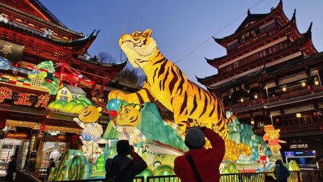 Ръстът на активността на сектора на услугите в Китай се сви до 5-месечно дъно