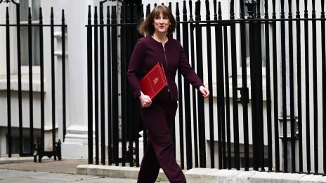 Британският финансов министър обяви пакет от 14 млрд. паунда за стабилизиране на бюджета