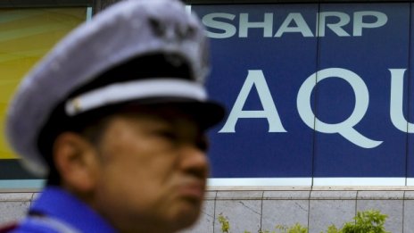 Защо книжата на Sharp се сринаха с 26% само за ден