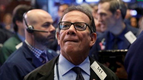 Банковите акции спънаха Wall Street в петък 