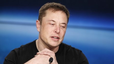 Прекалената роботизация спъва производството на Model 3