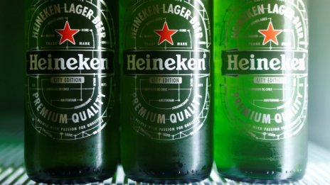 Горещото лято в Европа и търсенето в Азия повишиха печалбата на Heineken