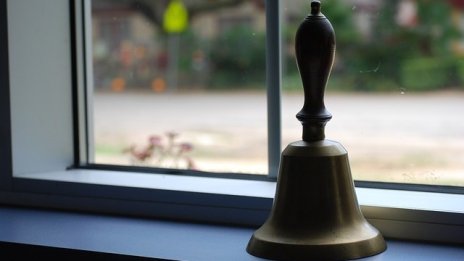 Затягат правилата за прием на първокласници