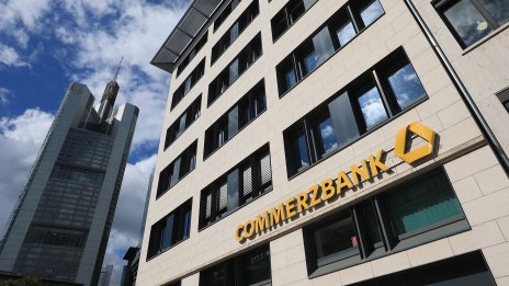 Commerzbank се подготвя за защита при евентуално поглъщане от UniCredit