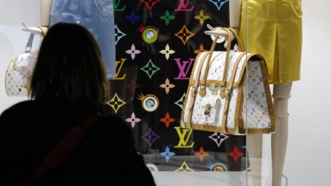 Френската индустрия на лукса ще бори ментетата с хумористична кампания