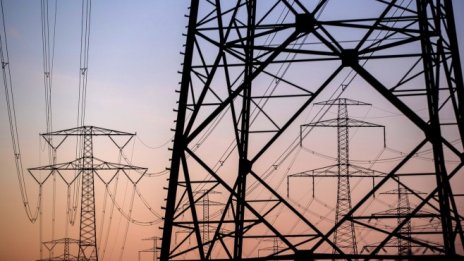 Цената на тока в Европа отчита най-дългата си серия на спадове от 2020 г.