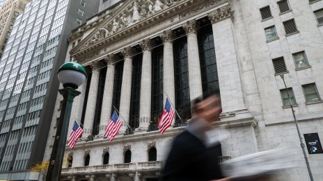 Индексите на Wall Street почти не трепват преди решението на Фед за лихвите*