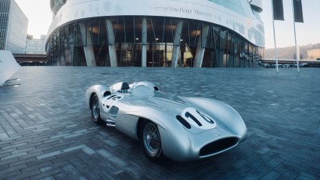 Автомобил на Mercedes от ранните дни на Формула 1 бе продаден за над 51 млн. евро
