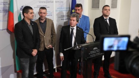 Тошко Йорданов: Иванов и Манолова тласкат страната към нови избори*