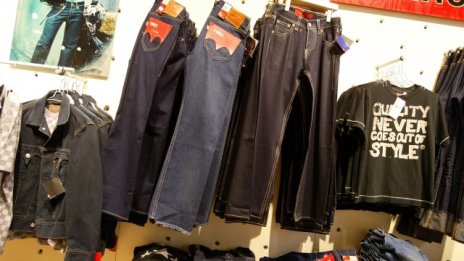 New Yorker и Levi's водят "дънкова война“ 