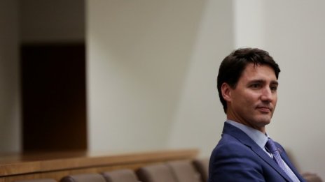 Самотната Канада между две суперсили