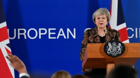 Мей: Продължават преговорите за още уверения от ЕС