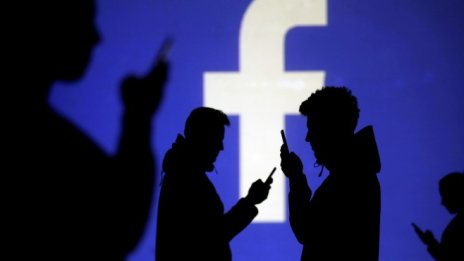 Facebook призна за бъг, засегнал милиони потребители