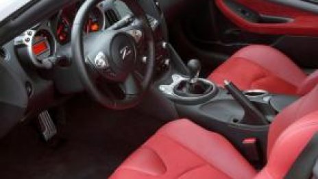Nissan празнува годишнина със специален модел