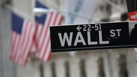 Dow Jones приключи със слаб ръст последната сесия от волатилната седмица