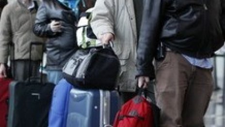 Пътуванията на българи в чужбина с ръст на годишна база и през февруари