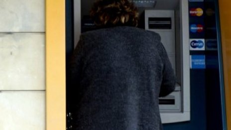 Милиони евро са изтеглени от кипърски банки през клоновете им в Лондон и Москва