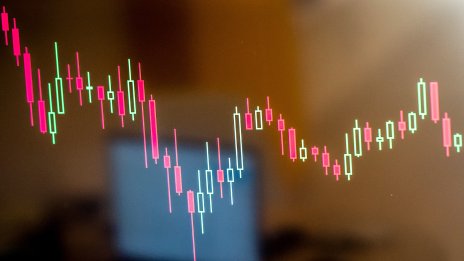 В акции или ETF е по-добре се инвестира? 