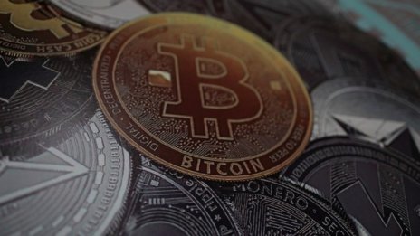 Биткойнът падна под 8000 долара, прекъсвайки последния си възходящ тренд