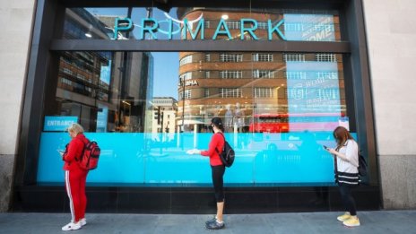 Primark е окуражена от продажбите след отварянето на магазините ѝ