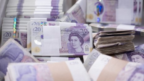 Паундът дава фалшива илюзия за суверенитет на Великобритания