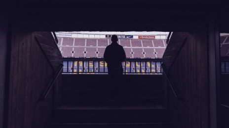 Сянката на дълга все повече помрачава перспективите пред "Барселона"